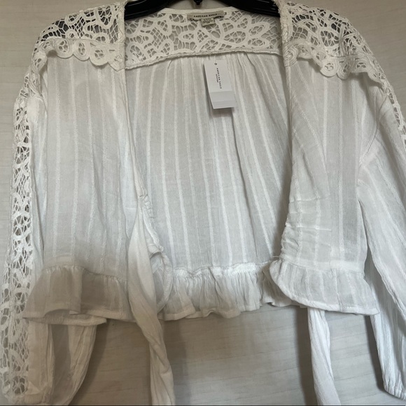 Size Small White Cropped blouse - Picture 3 of 4